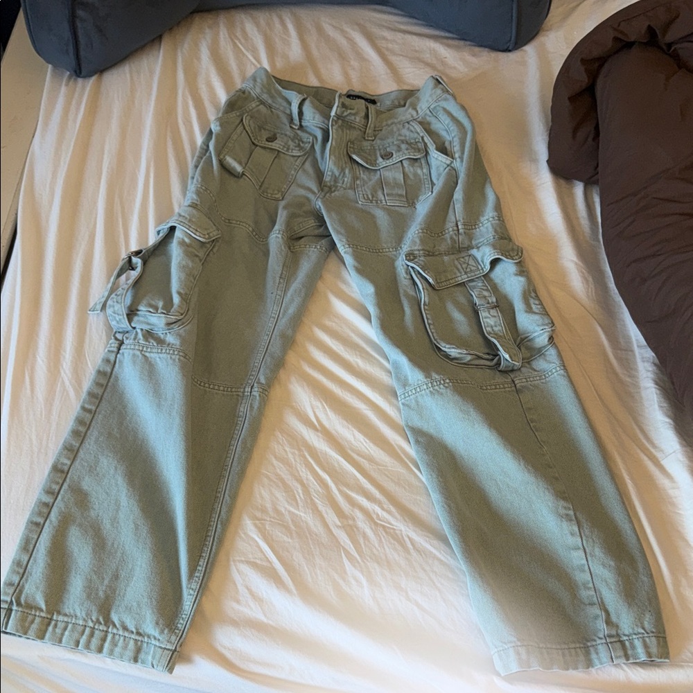 Aeropostale Wide Leg Cargo Jeans in Light Olive Green